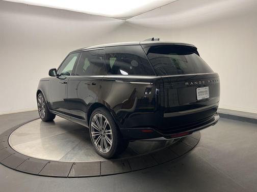 2025 Land Rover Range Rover P400 SE