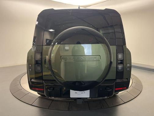 2026 Land Rover Defender X-Dynamic SE