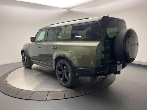 2026 Land Rover Defender X-Dynamic SE