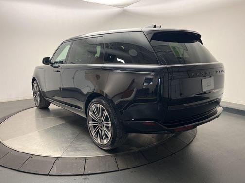 2026 Land Rover Range Rover SE
