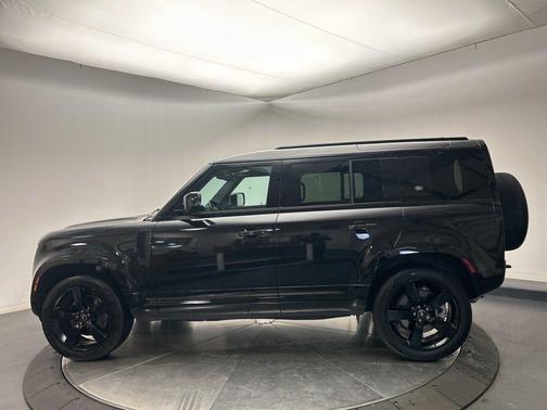 2024 Land Rover Defender 110 P400 X-Dynamic SE