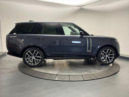 2025 Land Rover Range Rover P550e SE