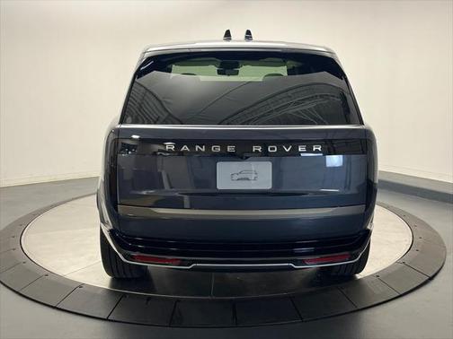 2025 Land Rover Range Rover P550e SE