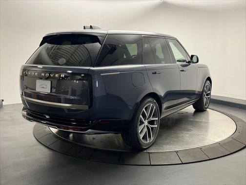 2025 Land Rover Range Rover P550e SE