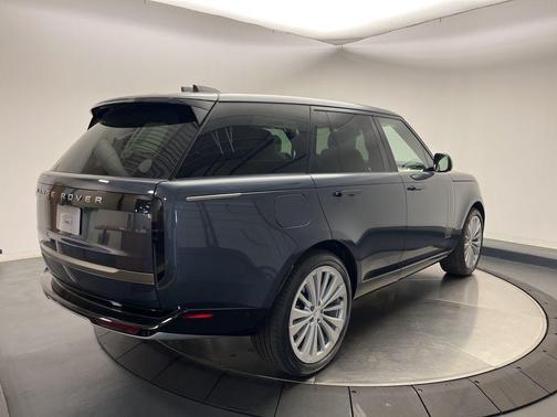 2025 Land Rover Range Rover P530 SE