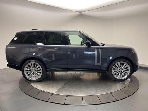 2025 Land Rover Range Rover P530 SE