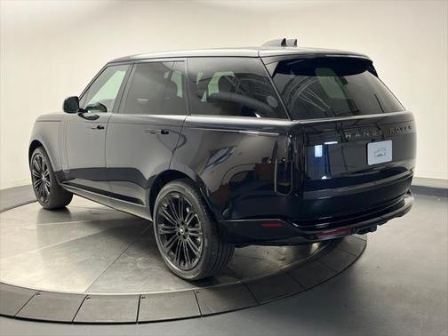 2025 Land Rover Range Rover P400 SE