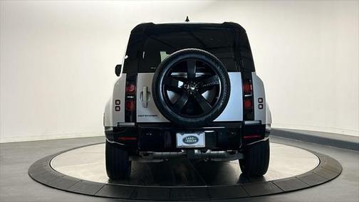 2024 Land Rover Defender 110 P400 X-Dynamic SE