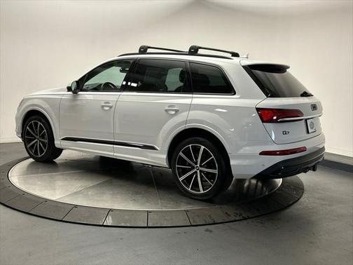 2021 Audi Q7 55 Premium Plus