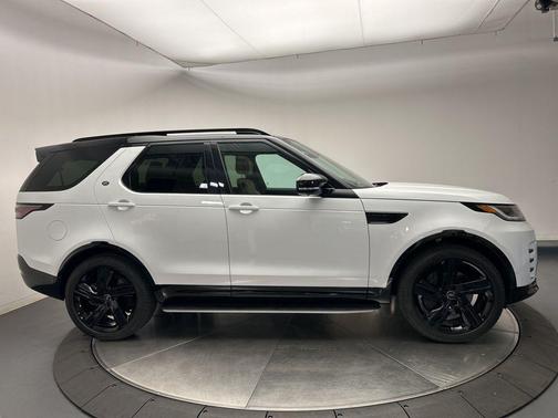 2025 Land Rover Discovery P360 Dynamic SE
