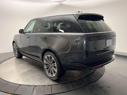 2025 Land Rover Range Rover P530 SE