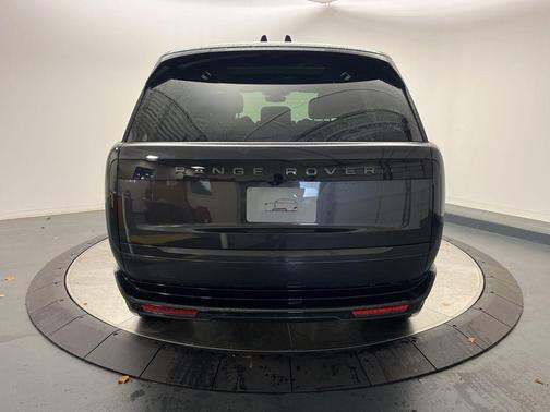 2025 Land Rover Range Rover P530 SE