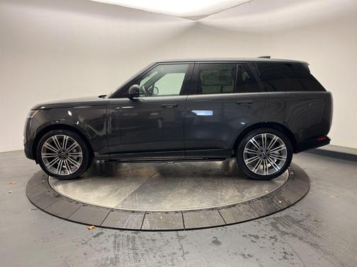 2025 Land Rover Range Rover P530 SE