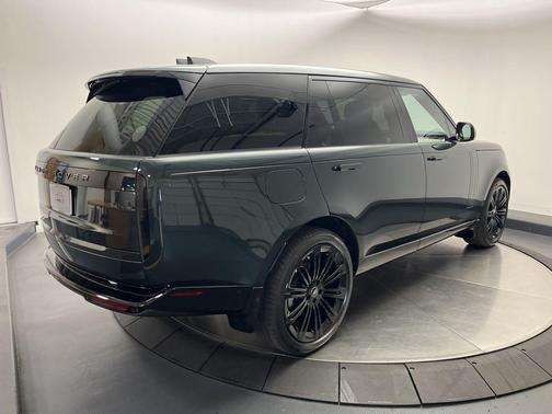 2025 Land Rover Range Rover P400 SE 7 Seat