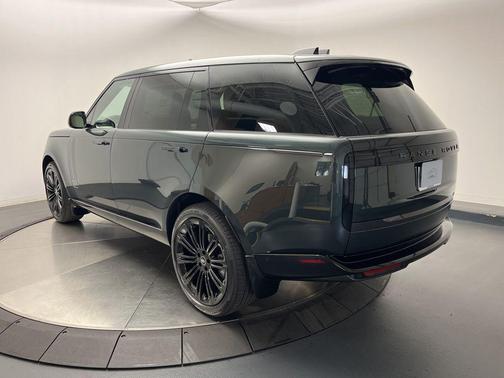 2025 Land Rover Range Rover P400 SE 7 Seat
