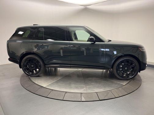 2025 Land Rover Range Rover P400 SE 7 Seat