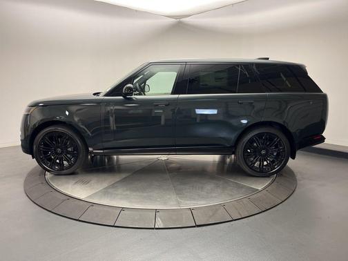 2025 Land Rover Range Rover P400 SE 7 Seat