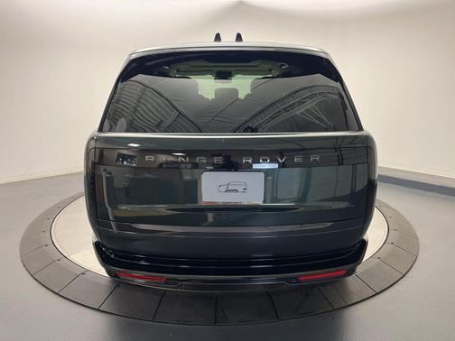 2025 Land Rover Range Rover P400 SE 7 Seat
