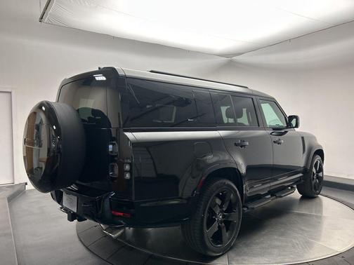 2025 Land Rover Defender V8
