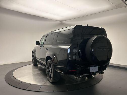2025 Land Rover Defender V8
