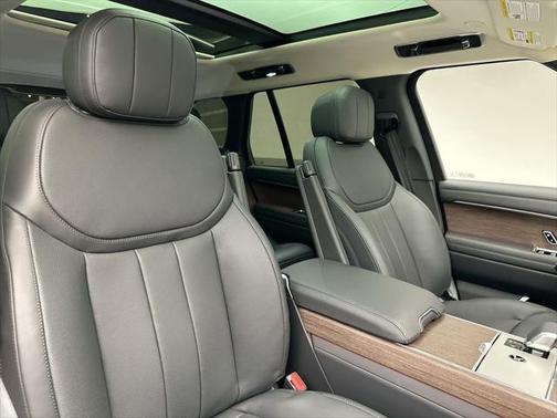 2025 Land Rover Range Rover P400 SE