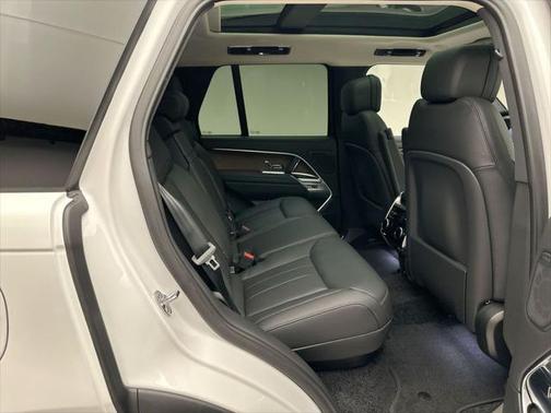 2025 Land Rover Range Rover P400 SE