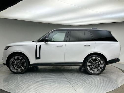 2025 Land Rover Range Rover P400 SE