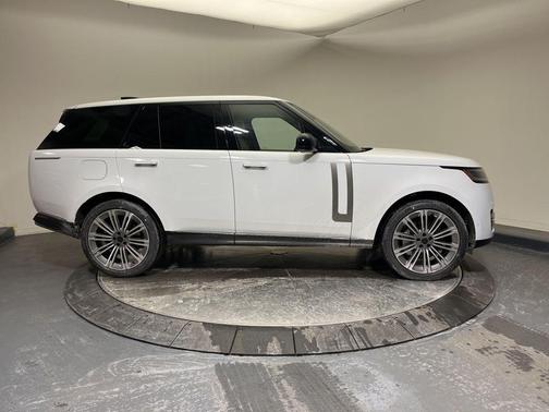 2026 Land Rover Range Rover P530 SE