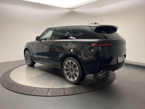 2026 Land Rover Range Rover Sport SE