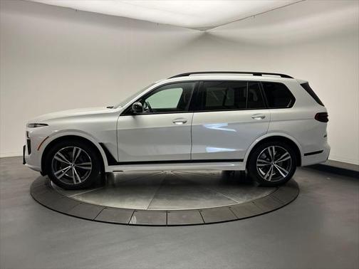 2024 BMW X7 M60i