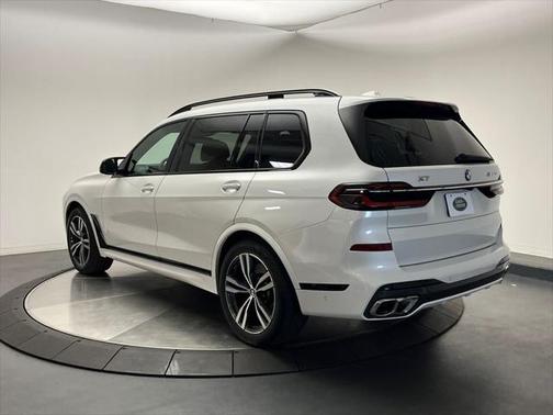 2024 BMW X7 M60i
