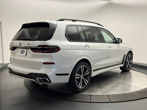 2024 BMW X7 M60i