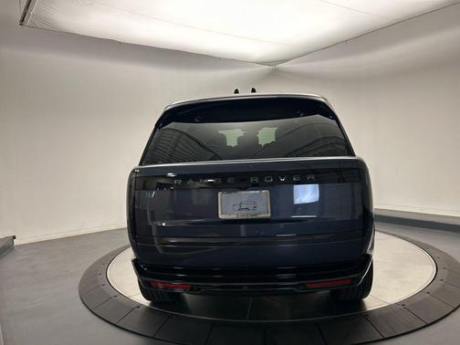 2025 Land Rover Range Rover P400 SE
