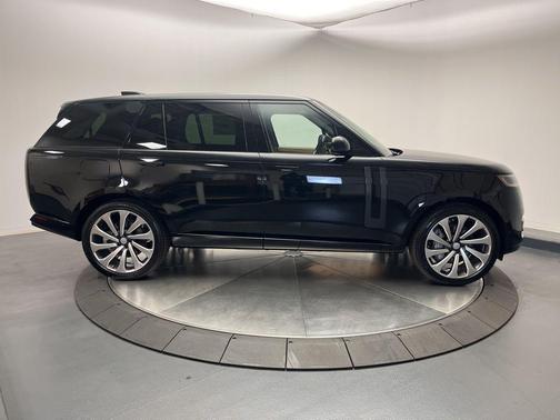 2025 Land Rover Range Rover P530 SE 7 Seat