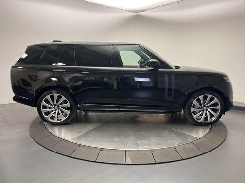 2025 Land Rover Range Rover P530 SE 7 Seat