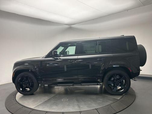 2026 Land Rover Defender 110 V8