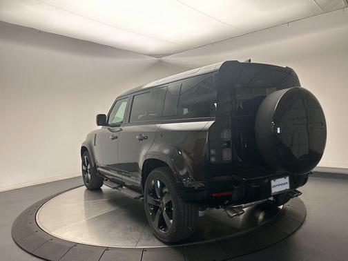 2026 Land Rover Defender 110 V8