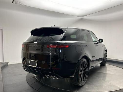 2025 Land Rover Range Rover Sport SE