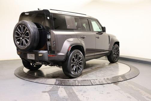 2026 Land Rover Defender 110 V8