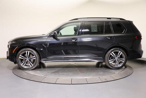 Black Sapphire Metallic 2024 BMW X7 xDrive40i