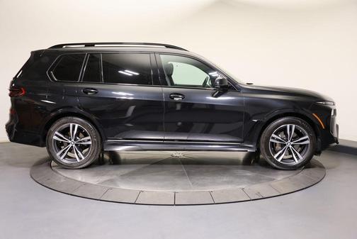 Black Sapphire Metallic 2024 BMW X7 xDrive40i