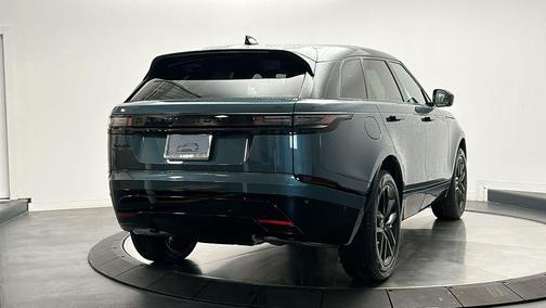 Giola Green Metallic 2026 Land Rover Range Rover Velar P250 SE R-Dynamic