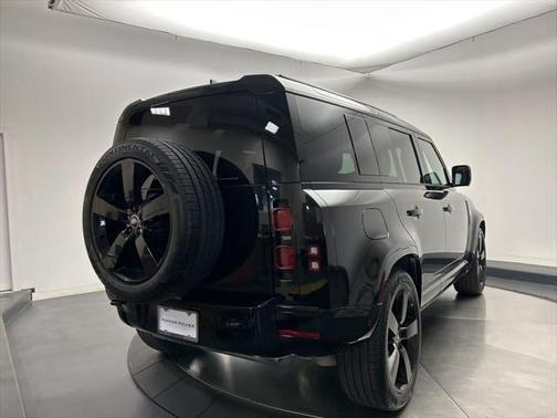 2025 Land Rover Defender 110 P400 X-Dynamic SE
