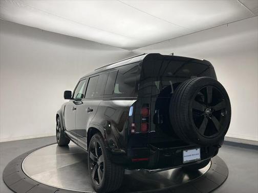 2025 Land Rover Defender 110 P400 X-Dynamic SE