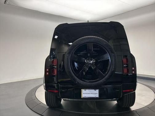 2025 Land Rover Defender 110 P400 X-Dynamic SE