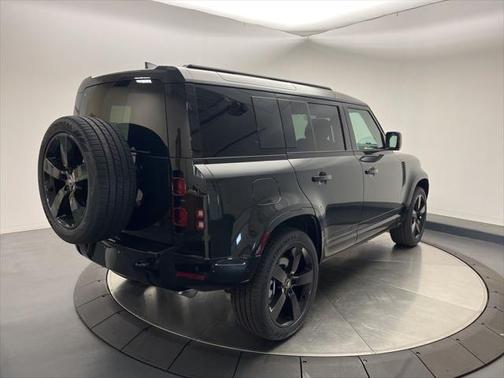 2025 Land Rover Defender 110 P400 X-Dynamic SE