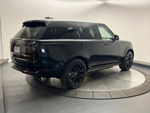 2025 Land Rover Range Rover P550e SE
