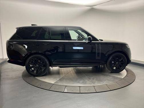 2025 Land Rover Range Rover P550e SE