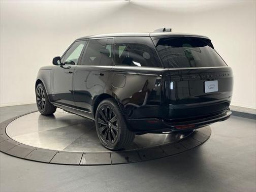 2025 Land Rover Range Rover P550e SE