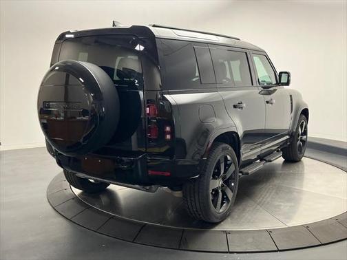 2025 Land Rover Defender 110 P400 X-Dynamic SE